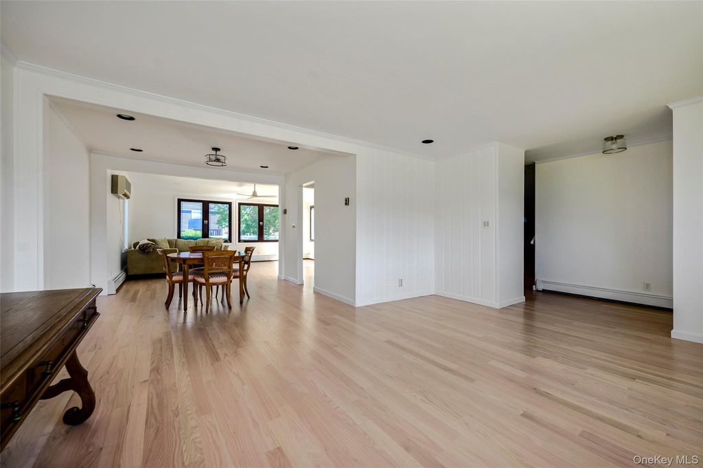 190 W Waukena Avenue, Oceanside, NY 11572 — photo 2