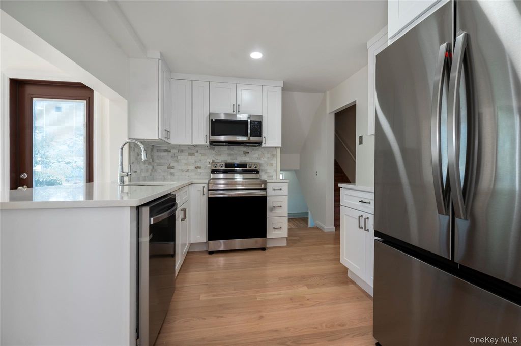 190 W Waukena Avenue, Oceanside, NY 11572 — photo 3