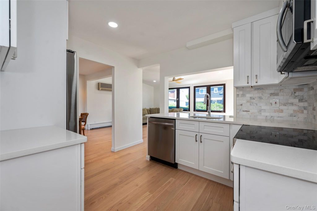 190 W Waukena Avenue, Oceanside, NY 11572 — photo 4