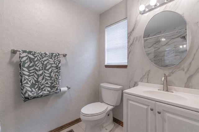 13974 S Broadway, Edmond, OK 73034