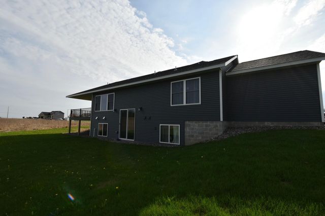 1800 20th Avenue Circle NE, Kasson, MN 55944