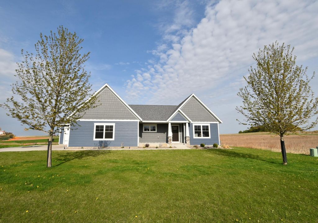 1800 20th Avenue Circle NE, Kasson, MN 55944