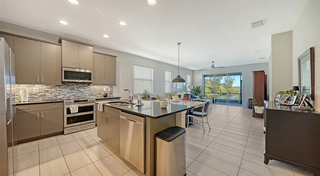 3115 TRUSTEE AVENUE, Sarasota, FL 34243