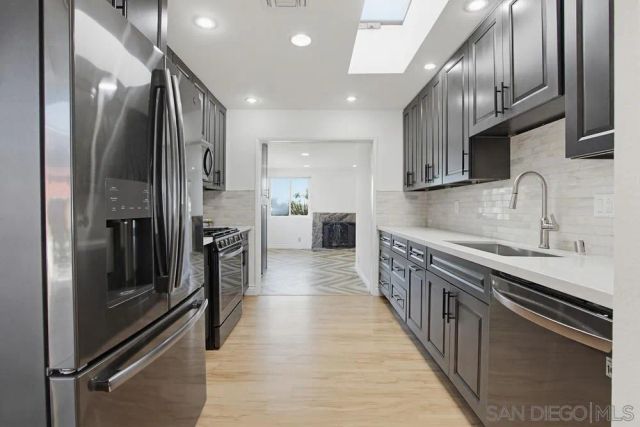 4231 Thomas St, Oceanside, CA 92056