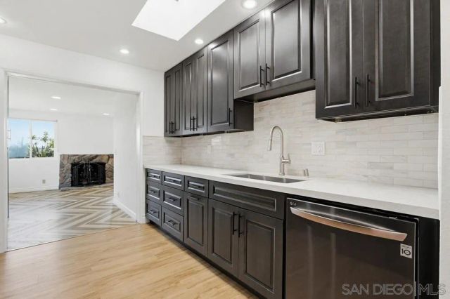 4231 Thomas St, Oceanside, CA 92056