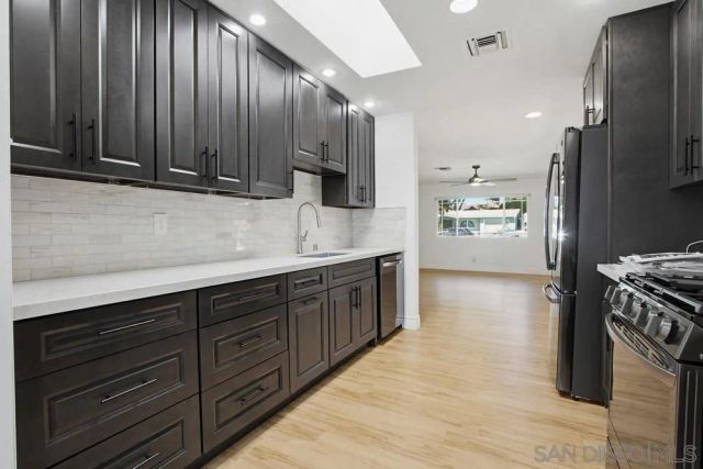 4231 Thomas St, Oceanside, CA 92056