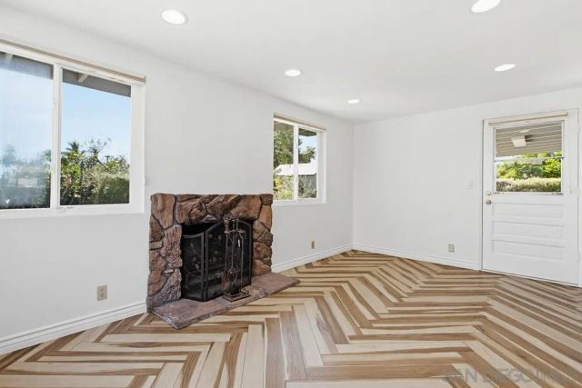 4231 Thomas St, Oceanside, CA 92056