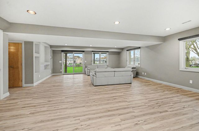 41285 Belvidere Street, Harrison Township, MI 48045