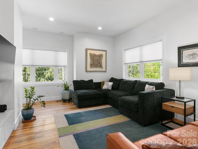 46 Rumbough Place, Asheville, NC 28806