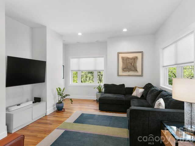 46 Rumbough Place, Asheville, NC 28806