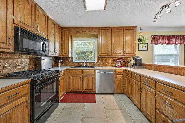 9700 Welch Circle SE, Huntsville, AL 35803