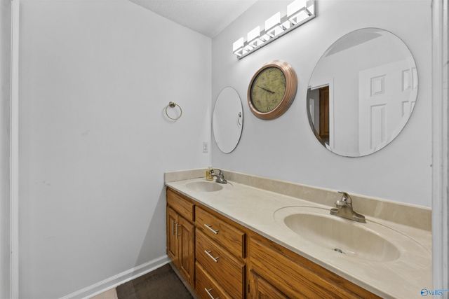 9700 Welch Circle SE, Huntsville, AL 35803