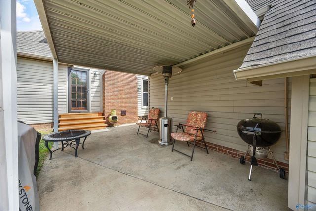 9700 Welch Circle SE, Huntsville, AL 35803