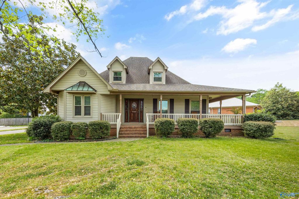 9700 Welch Circle SE, Huntsville, AL 35803