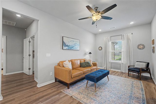 1141 Riverside Drive, Bentonville, AR 72713