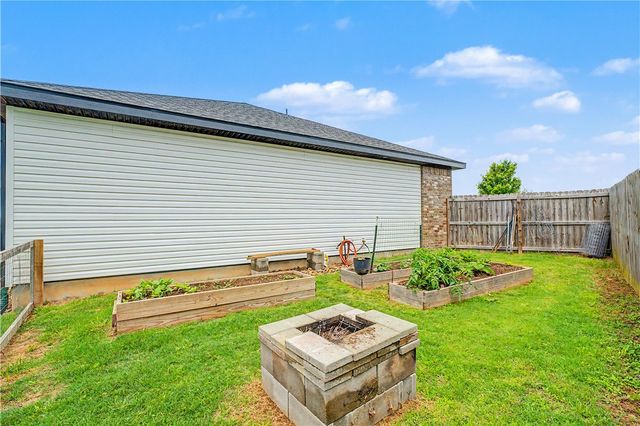 1141 Riverside Drive, Bentonville, AR 72713