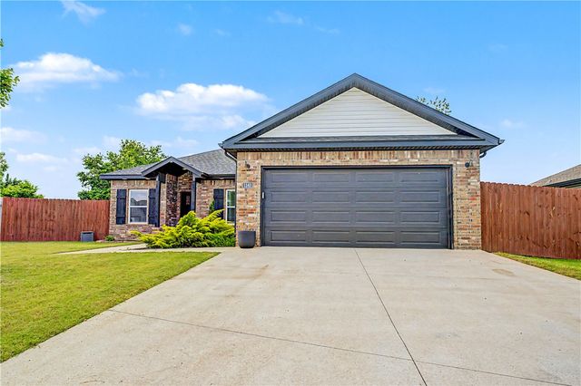 1141 Riverside Drive, Bentonville, AR 72713