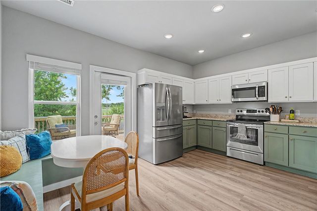 1141 Riverside Drive, Bentonville, AR 72713