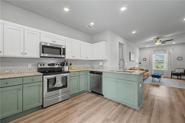 1141 Riverside Drive, Bentonville, AR 72713