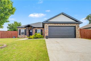 1141 Riverside Drive, Bentonville, AR 72713