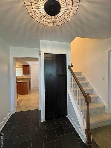 3028 Caswell Drive, Troy, MI 48084