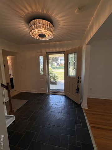 3028 Caswell Drive, Troy, MI 48084