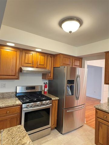 3028 Caswell Drive, Troy, MI 48084