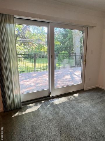 3028 Caswell Drive, Troy, MI 48084
