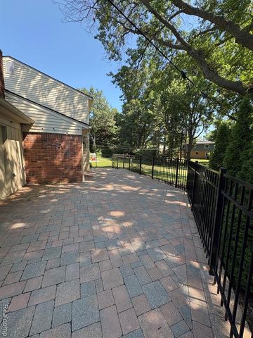 3028 Caswell Drive, Troy, MI 48084