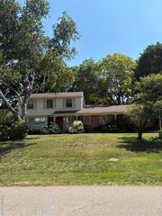 3028 Caswell Drive, Troy, MI 48084