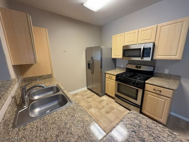 8250 North GRAND CANYON Drive 2158, Las Vegas, NV 89166
