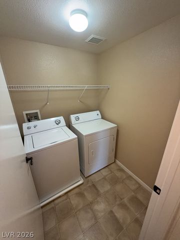 8250 North GRAND CANYON Drive 2158, Las Vegas, NV 89166