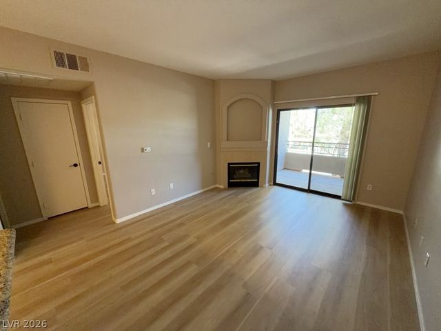 8250 North GRAND CANYON Drive 2158, Las Vegas, NV 89166