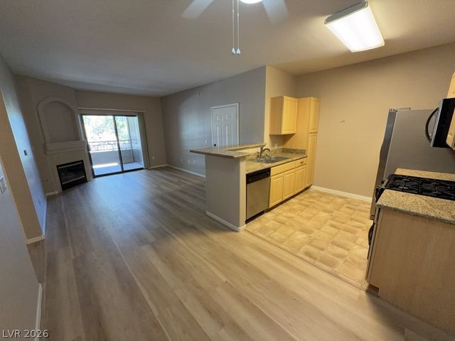 8250 North GRAND CANYON Drive 2158, Las Vegas, NV 89166