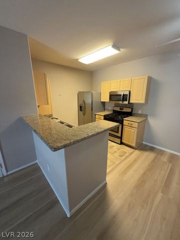 8250 North GRAND CANYON Drive 2158, Las Vegas, NV 89166