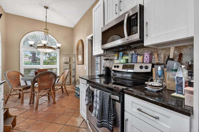 217 E Tall Oaks Circle, Palm Beach Gardens, FL 33410