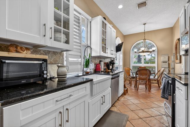 217 E Tall Oaks Circle, Palm Beach Gardens, FL 33410