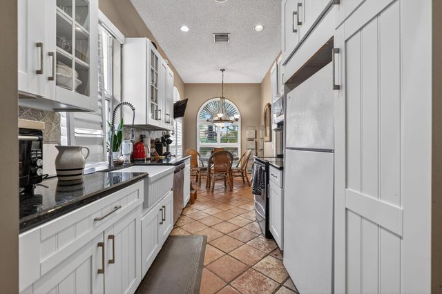 217 E Tall Oaks Circle, Palm Beach Gardens, FL 33410