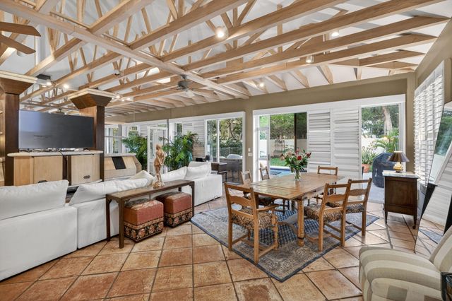 217 E Tall Oaks Circle, Palm Beach Gardens, FL 33410