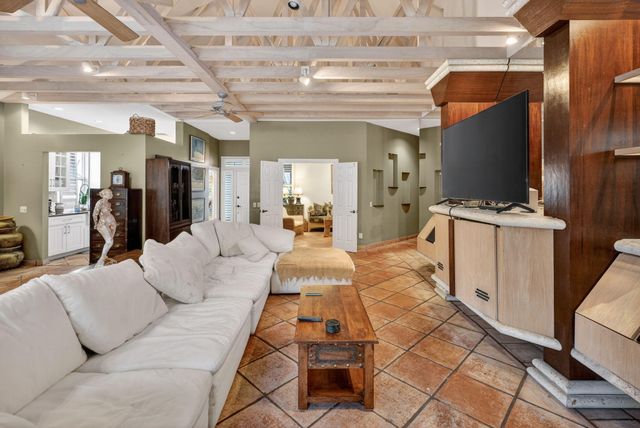 217 E Tall Oaks Circle, Palm Beach Gardens, FL 33410