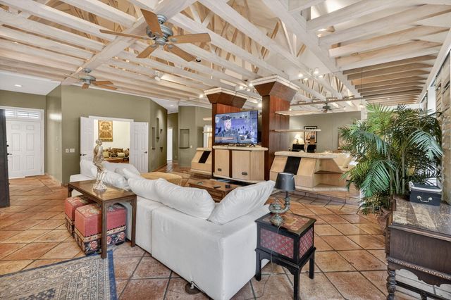 217 E Tall Oaks Circle, Palm Beach Gardens, FL 33410