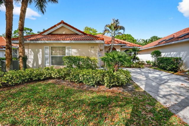 217 E Tall Oaks Circle, Palm Beach Gardens, FL 33410