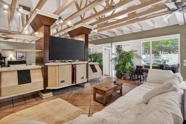 217 E Tall Oaks Circle, Palm Beach Gardens, FL 33410