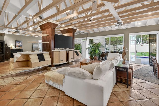 217 E Tall Oaks Circle, Palm Beach Gardens, FL 33410