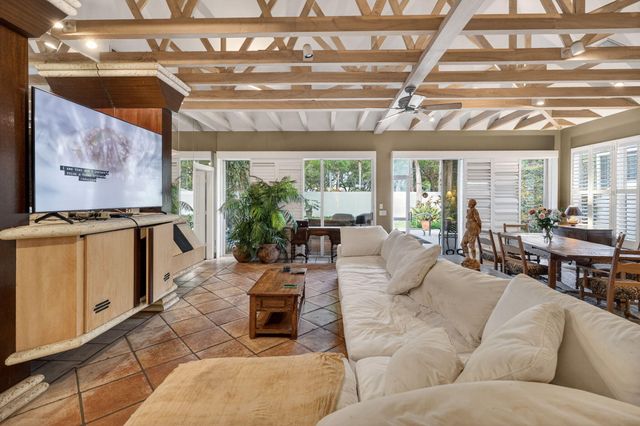 217 E Tall Oaks Circle, Palm Beach Gardens, FL 33410