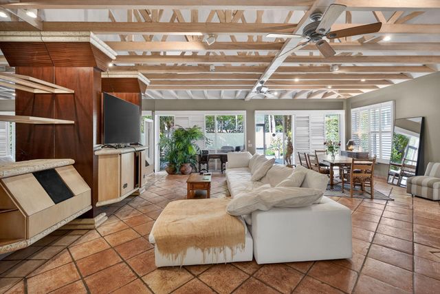 217 E Tall Oaks Circle, Palm Beach Gardens, FL 33410