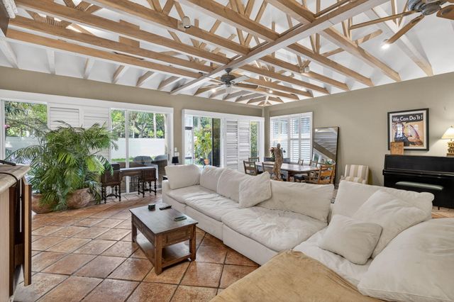 217 E Tall Oaks Circle, Palm Beach Gardens, FL 33410