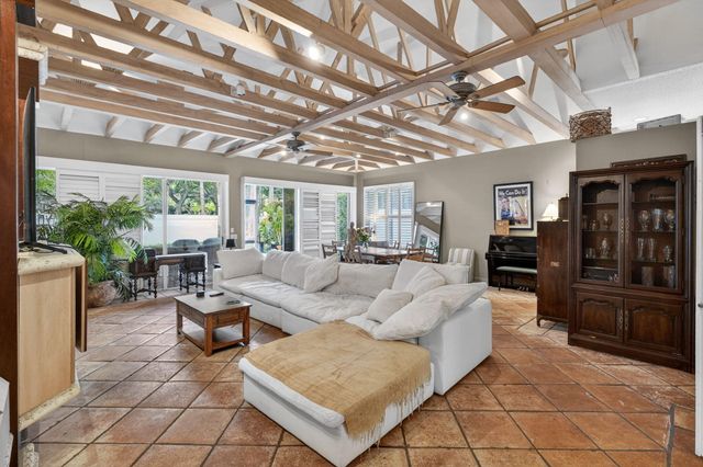 217 E Tall Oaks Circle, Palm Beach Gardens, FL 33410