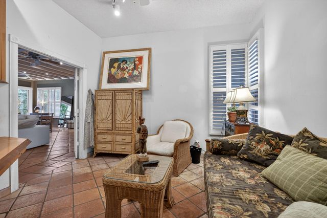 217 E Tall Oaks Circle, Palm Beach Gardens, FL 33410