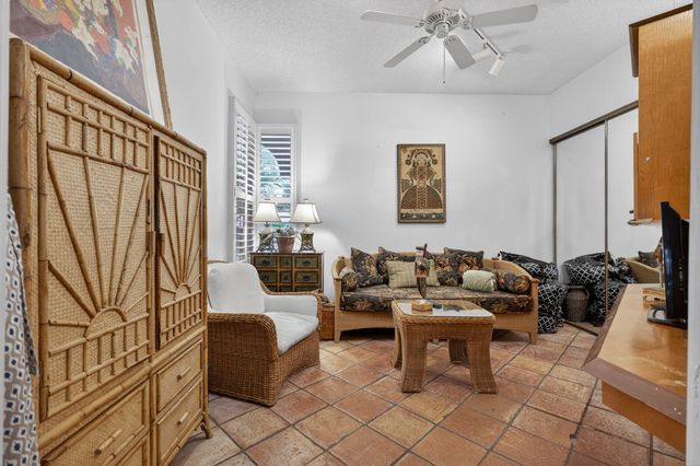 217 E Tall Oaks Circle, Palm Beach Gardens, FL 33410